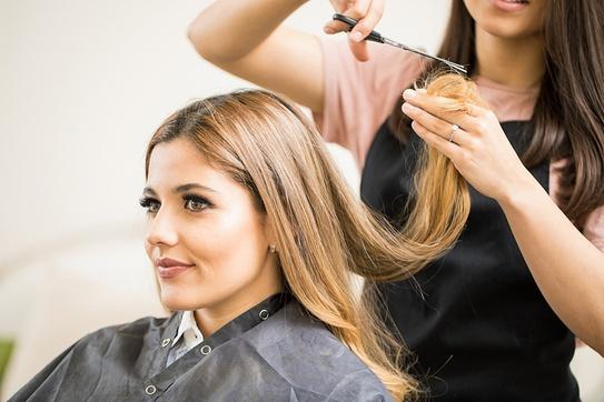 5 Reasons Why Only Salon Experts Should Touch Your Hair 5 Reasons Why Only Salon Experts Should Touch Your Hair